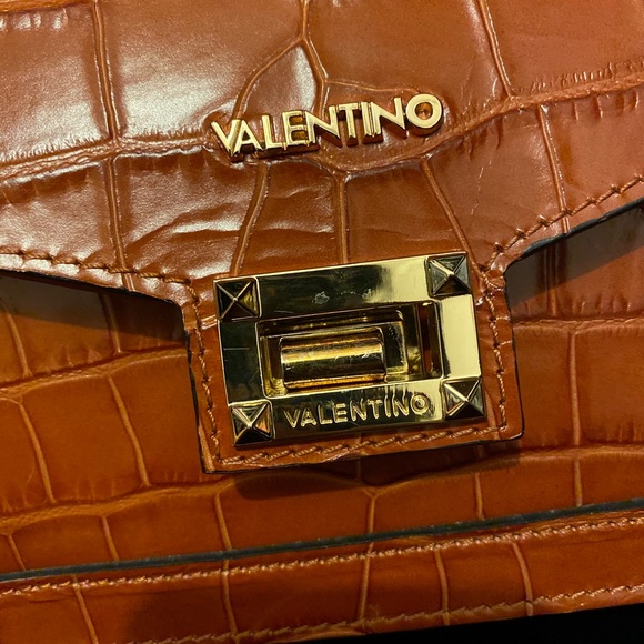 Can be a hand bag or crossbody - Picture 3 of 6